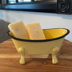 Charming Vintage-Style Metal Bathtub Soap Dish